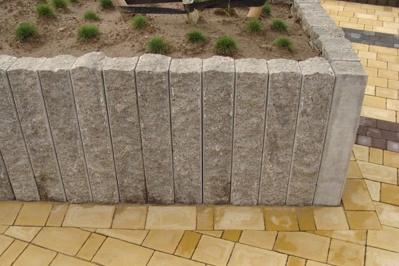 Подпорная стена с бетонными элементами