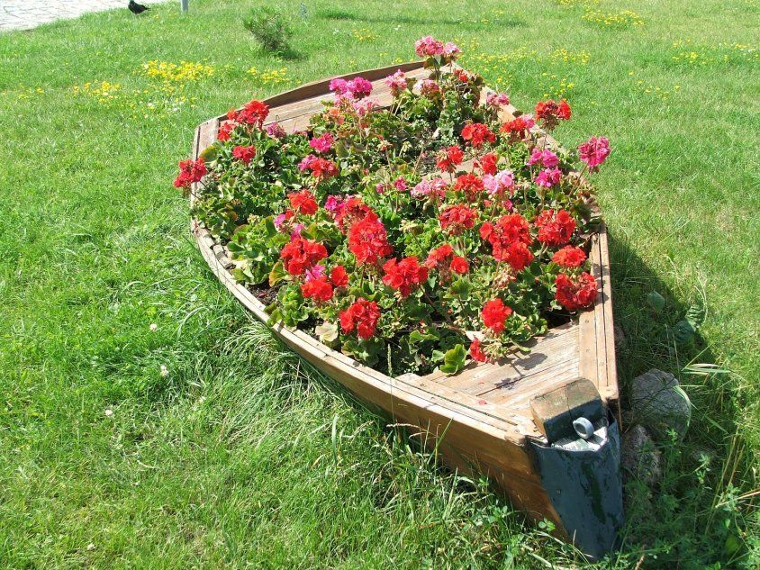 Лодка с цветами
