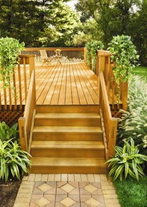 деревянные лестницы и садовая терраса