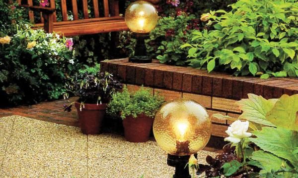 Садовое освещение создает настроение и атмосферу