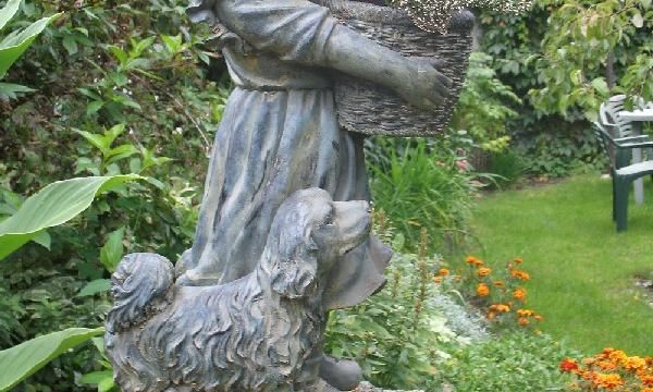 Стоит ли иметь скульптуры в саду?