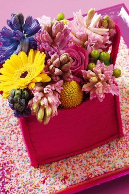 букет с яркими цветами